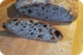 Lyst brød med huller